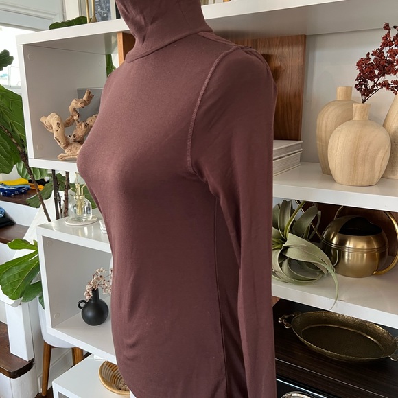 Chocolate brown Turtleneck top in size medium - Picture 4 of 7